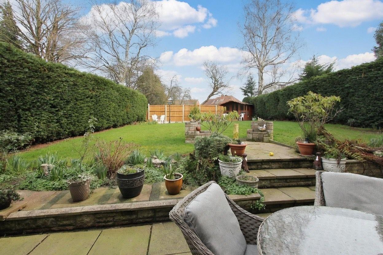 4 bed property in Shaftesbury Avenue, Stourbridge